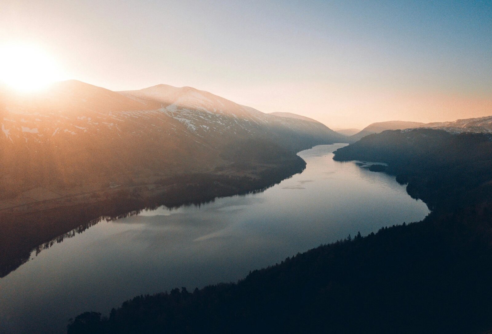 A wide view of the Columbia River and surrounding mountains