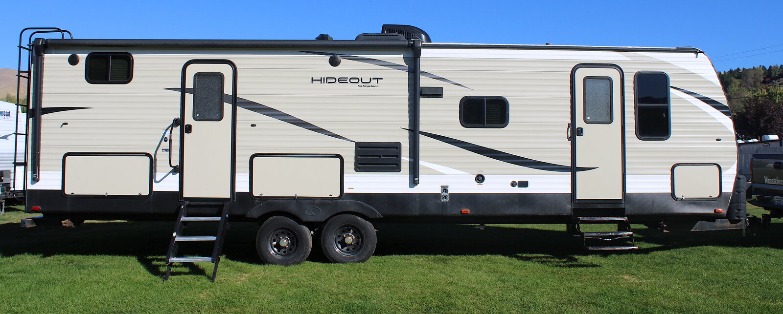 Hideout travel trailer with entry steps down, part of the Wenatchee RV Rental fleet